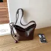 Bolso retro simple transfronterizo para mujer 2026 nuevo bolso de hombro cruzado casual versátil para el trabajo y los desplazamientos bolso tipo cubo