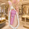 Chaveiro de microfone 3D cravejado de diamantes de luxo leve transfronteiriço, microfone brilhante com strass e contas de pérola, pingente requintado para bolsa