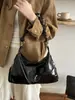 2026 Nova Bolsa de Ombro Único Trançada Estilo Retrô para Mulheres, Couro Macio, Grande Capacidade, para o Trabalho, Bolsa de Axila, Bolsa Tote Transversal Versátil