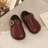 Zapatos de cuero tallado para niñas, colección otoño 2026, zapatos Mary Jane de tacón bajo estilo princesa, suela suave, zapatos de vestir de moda para niños, adecuados para niños pequeños y niños pequeños