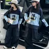 Conjunto de sudadera de retazos estilo coreano con dibujos animados y overol para niñas, versátil capa base de manga larga