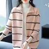 Cardigan Listrado Versátil Outono 2026 Plus Size para Mulheres, Jaqueta de Tricô Casual com Zíper, Solta, Emagrecimento, Estilosa