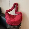 Bolso de Algodón Tipo Bollo de Gran Capacidad para Viajes 2025 Nuevo Bolso Simple Acolchado para la Axila Bolso de Hombro Versátil para Viajes