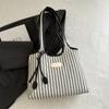 Bolso de Mano Sencillo de Moda con Rayas Artísticas Estilo Coreano con Letras en Bloques de Color, Bolso de Hombro, Bolso Tote Nuevo de Tendencia Estilo Universitario 2025