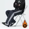 Novas calças casuais de outono e inverno para homens, com forro de fleece, tecido de algodão espesso, design de perna reta, modelagem solta e um estilo esportivo moderno