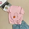 Camiseta rosa a rayas juvenil de cuello redondo y manga corta, ajuste holgado minimalista, adelgazante, top casual de verano para estudiantes, versátil
