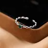 Anillo de Diamante Esmeralda Estilo Europeo y Americano Lu Chen para Mujer Diseño de Nicho Lujo Accesible Cadena de Gama Alta Apertura Pulsera Ajustable