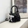Bolso tipo cubo grande de pliegues transfronterizos fresco y dulce con lunares, nuevo bolso de hombro y cruzado de moda estilo coreano 2026