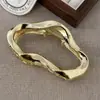 Clip de Línea Irregular Pinza de Metal de Alta Gama para el Cabello de Mujer en la Parte Posterior de la Cabeza Elegante Pinza de Tiburón Adorno para la Cabeza Nuevo Estilo 2023