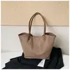 Lujo ligero, nicho, acabado mate de alta gama, bolso de hombro estilo retro para mujer, nueva colección 2026, gran capacidad, adecuado para el trabajo y los desplazamientos