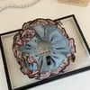 Novedad de Primavera Scrunchie Fresco de Encaje Plisado con Diseño de Flor de Doble Capa para Atar el Cabello en un Moño