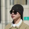 Gorro de lana de color liso con protección auditiva abrigado de moda para hombres y mujeres de Corea, gorro de punto combinable para otoño e invierno, gorro frío con forro polar.