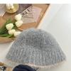 ¡Empujón enojado! Han Dai ~ sombrero de pescador tejido de lana suave y pegajosa 10% para mujer otoño e invierno trenzado color de contraste de lana sombrero de cuenca pequeña que estiliza el rostro