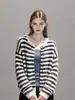 Blusa Retrô Francesa Listrada com Gola Redonda e Manga Longa