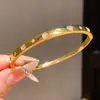 Pulseira de fecho quadrado em estrela com zircônia banhada a ouro genuíno, design estiloso, acessório feminino versátil