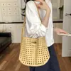 Bolsa de Ombro Vintage 2026 Transfronteiriça para Mulheres, Bolsa Transversal Estilosa, Bolsa Saco Fashion Tendência para Férias com Recortes