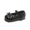 Sapatos de princesa com bolinhas e laço estiloso para meninas, coleção outono/inverno 2026, sapatos pequenos de couro para crianças, sapatos Mary Jane da moda para meninas pequenas
