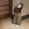 Conjunto Feminino Estilo Outono 2026 Novo Infantil Macio Cor Café Listrado Manga Longa Top Calça Wide Leg Bebê Conjunto de Duas Peças