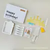 Utensilios para pastel cumpleaños juego de regalo de seis piezas tienda de repostería juego de suministros para fiesta al por mayor juego de cubiertos y platos desechables