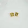 Aretes de Acero de Titanio de 13 mm que No se Desvanecen con Forma de Trébol de Cuatro Hojas Aretes Clásicos de Trébol de Cuatro Hojas Electrochapado al Vacío en Horno de 18 Quilates Sin Desvanecimiento