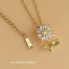 Nuevo collar de margaritas para mujer, cadena de clavícula de acero de titanio que no se decolora, accesorios de moda de nicho de lujo, fabricantes al por mayor