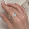 Anillo Sencillo Versátil con Gema de Gota de Agua Azul Glaciar para Mujer Moda Gama Alta Lujo Ligero Anillo Abierto Ovalado Anillo para Dedo Índice