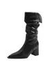 Botas Fruncidas de Temporada Primer Encuentro para Mujer 2026 Principios de Otoño Petite Remache Punta Fina Tacón Grueso Media Pantorrilla Moda Botas de Jinete