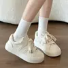Zapatillas retro para mujer 2026 otoño nuevo súper populares zapatos blancos para estudiantes mocasines versátiles zapatos deportivos casuales de suela gruesa