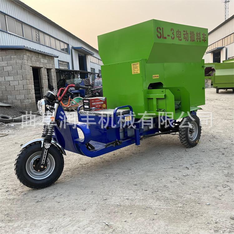 饲料撒料车