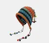 Gorro de Lana Arcoíris Estilo Étnico para Mujer, Lindo Gorro de Punto Cálido, Dulce Gorro con Trenza y Pompones para Otoño e Invierno, Protección para las Orejas