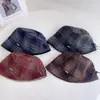 Chapéu Bucket Xadrez com Cordão Fashionável para Mulheres Moda Outono Inverno Versátil Grande na Frente Pequeno Atrás Chapéu Bacia Chapéu de Tecido Quente Proteção contra Frio