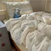 Lindo juego de ropa de cama de cuatro piezas de algodón con estampado de dibujos animados estilo INS, juego de tres piezas de algodón puro estampado para dormitorio de estudiante, sábana, funda de edredón, ropa de cama