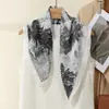 Lenço de Seda com Carruagem Tendência 2025 Novo Estilo Lenço Versátil de Veludo Moda Retrô Algodão Linho Lenço Quadrado Macio