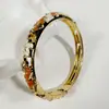 Yongge Jewelry Pulsera de Esmalte Transfronteriza Europea y Americana para Mujer Moderna Colorida Geométrica Rayada de Puntos Filigrana con Borde Dorado Accesorio de Mano