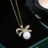 Diseño Moderno y Elegante, Concepto de Moda, Collar de Perlas Color Sirena con Forma de Lazo, Regalo para Pareja
