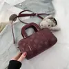 Bolsa de Mão Baguete para Mulheres 2026 Nova Estilosa Leve Luxo Exquisite Versátil Ombro Transversal Bolsa Monograma Fosca Bolsa Almofada