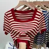 Design Único e Chique Doce e Picante Sexy Listrado Curto Gola Quadrada Malha Top Camiseta Curta de Nicho para Mulheres Verão