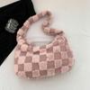 2023 Nova Bolsa de Ombro de Outono de Pelúcia Xadrez Fresca Literária Feminina Bolsa de Axila Casual Cor Sólida Peluda Bolsa Mensageiro