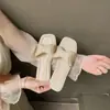 Sandálias Estilo Fada para Mulheres, Novidade Outono e Inverno para Usar por Cima, Chinelos Romanos Versáteis, Sandálias de Moda com Bico Quadrado e Pérolas para Mulheres, Celebridade da Internet