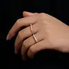 Anillo Fino de Acero de Titanio con Diamantes Completos de Gran Venta, Anillo de Lujo Ligero Bicolor Oro y Plata Incrustado con Diamantes, Joyería de Moda Apilable, Venta al por Mayor en Pequeñas Cantidades