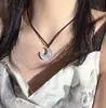 Collar de luna nueva, estilo bosque nicho, popular en Xiaohongshu, moderno y versátil, con un diseño de colgante de luna de hadas