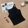 Moda de principios de otoño, sencillo body sexy de tirantes finos con escote en V profundo y almohadillas en el pecho, camiseta sin mangas suave, cómoda, adelgazante y que realza la figura.