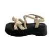 Sandálias de Moda com Laço de Bolinhas Femininas para Uso Externo 2026 Novo Verão Plataforma Aumenta Altura Solado Grosso Sapatos Romanos de Praia