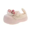 Pantuflas de algodón esponjosas, extra suaves y modernas, desmontables para mujer, nuevo estilo de invierno 2026, diseño de dibujos animados moderno y lindo con diseño de punta cerrada