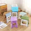 Taburete pequeño portátil de plástico engrosado para exteriores para adultos, mini silla de baño para el hogar de niños, taburete plegable al por mayor