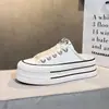 2026 Nova Moda de Verão Chic Francesa com Sola Grossa Super Quente Strass Versátil Bico Fechado Slip-On Casual Sapatos Femininos