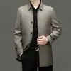 Casaco Trench Casual Masculino, Comprimento Médio, Moda Primavera e Outono 2025, Jaqueta Masculina de Manga Longa com Botões e Lapela, Estilo Cavalheiro de Negócios