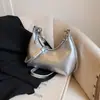 Bolso de mano elegante tipo bolsa de dumplings para mujer 2026 verano estilo coreano texturizado simple versátil bandolera de un solo hombro bolso cruzado de nicho moderno