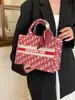 Bolsa de grande capacidade feminina 2025, nova moda transfronteiriça, letras bordadas, bolsa portátil, bolsa de um ombro, bolsa axilar