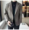 Blazer Casual para Hombre 2026 Otoño Nuevo Estilo Calle Fresco de Gama Alta Versátil Chaqueta de Traje Pequeña Pieza Única Moderna